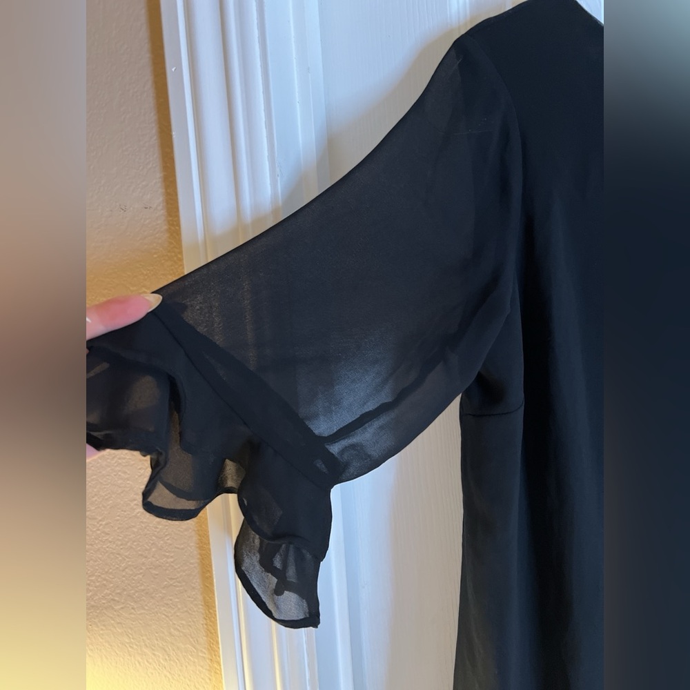 Chic Black Backless Dress with Ruffle Sleeves - Picture 8 of 10